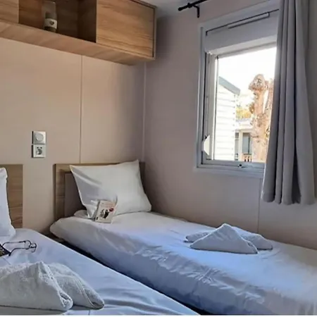 Les Pins Dores- F125s - Clim- Animaux- 4 مكان تخييم